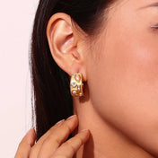 Pendientes de Aro con Perlas – Elegancia en Cada Detalle