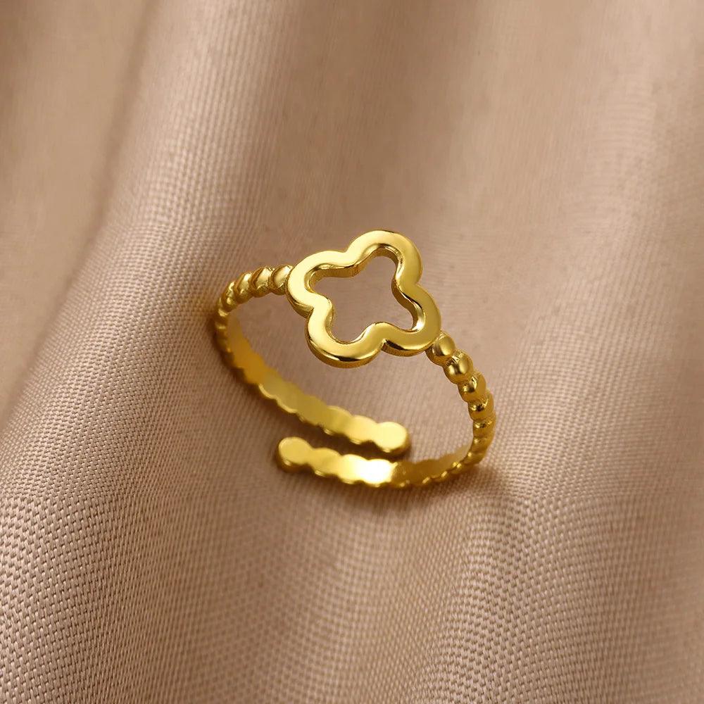 Anillo Minimalista de Trébol