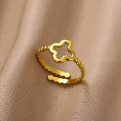 Anillo Minimalista de Trébol