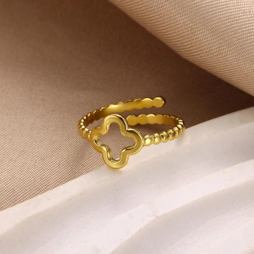 Anillo Minimalista de Trébol