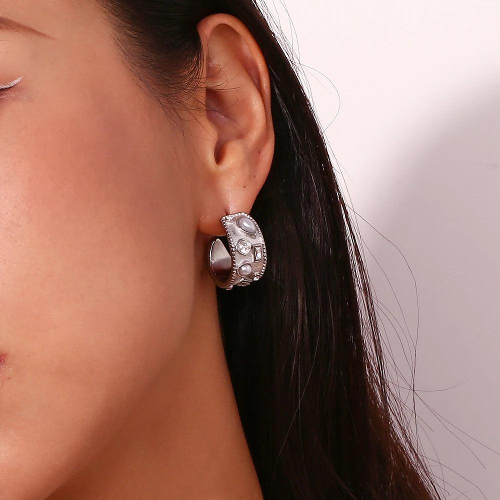 Pendientes de Aro con Perlas – Elegancia en Cada Detalle