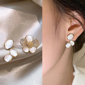 Pendientes Asimétricos de Hoja y Flor con Cristal