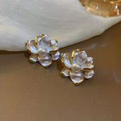 Pendientes Elegantes de Flor y Perla – Regalo Delicado