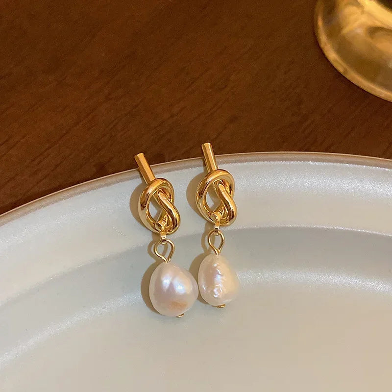 Pendientes Nudo de Perla – Elegancia Francesa