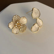 Pendientes Asimétricos de Hoja y Flor con Cristal