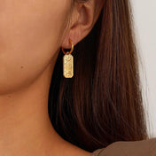 Pendientes Huggie Hoop – Minimalismo con Estilo
