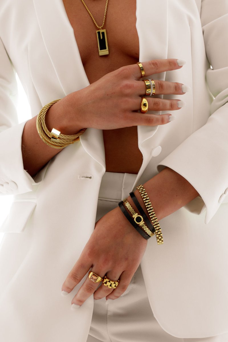 Hera Bracelet with Onyx Stone 18K Gold Plated