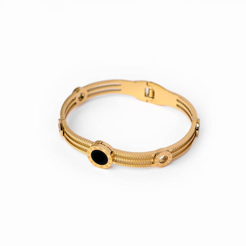 bracelete-triplice-onix-banhado-em-ouro-18k-317455_800x_56066290-5a7c-4a95-9acf-a51f55abd95f.jpg
