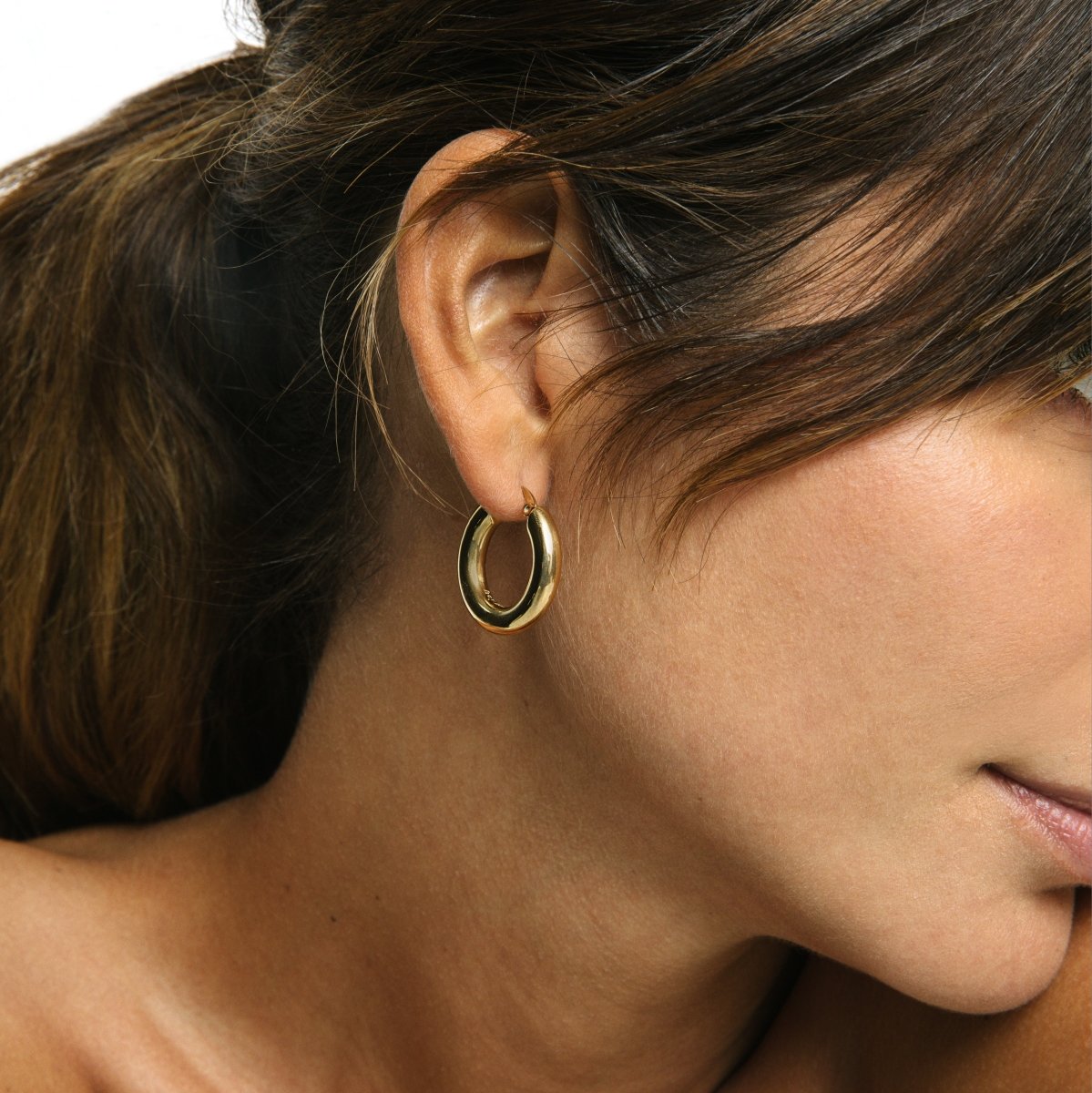 Lele M earrings – tube style, elegance in 18K gold